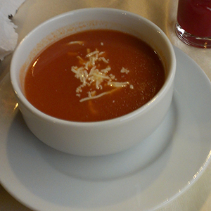 トルコ料理トマトスープ　ドマテス・チョルバス